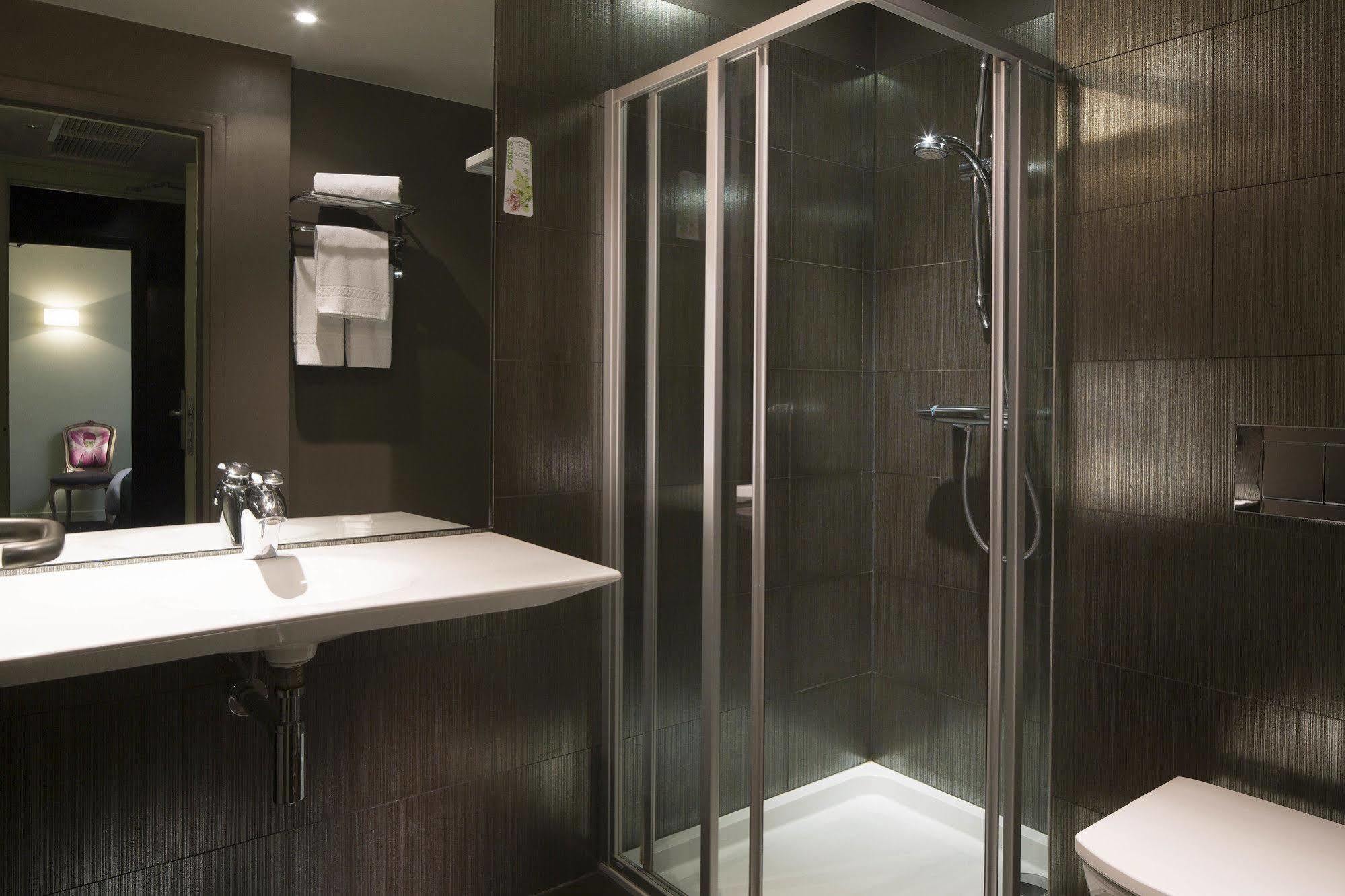 Hotel Le Fabe Paris Luaran gambar